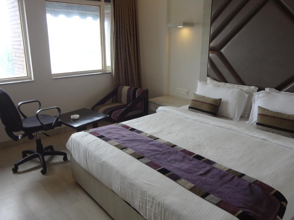 Airport Centre Point Hotel