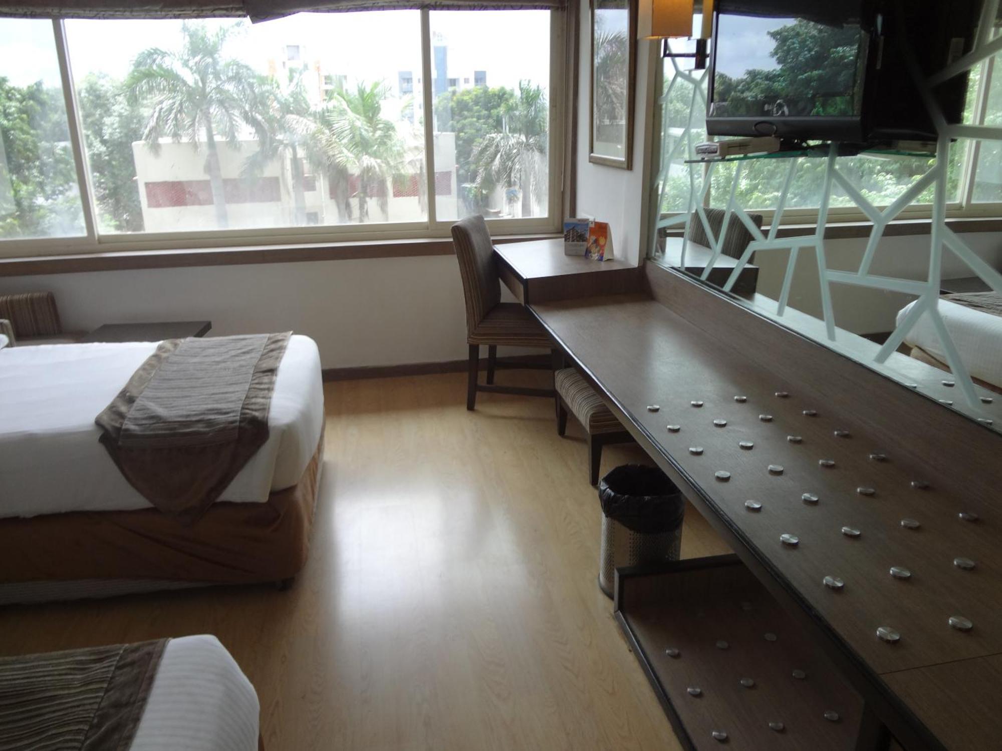 Airport Centre Point Hotel 3*