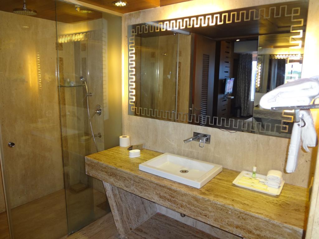 Airport Centre Point 3*