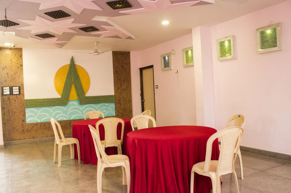 Hotel Oyo It Park Nagpur 2 Nagpur