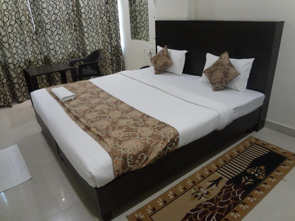 Oyo 2493 K P Guest house 4*