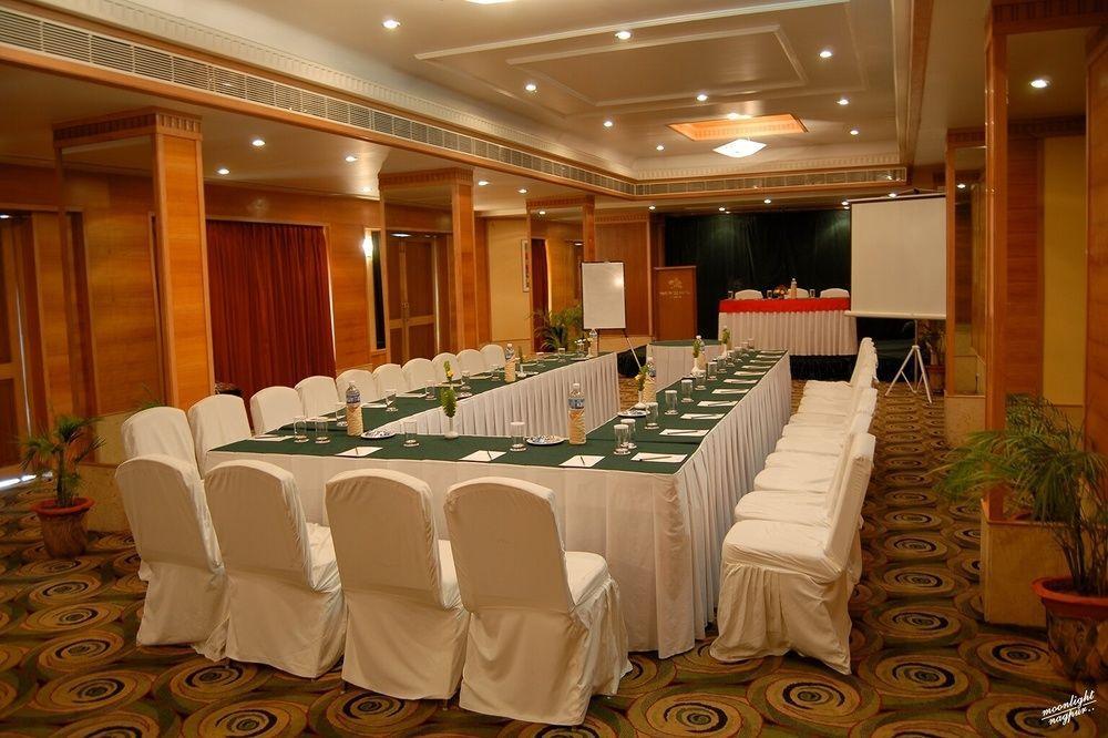 The Pride Hotel, Hotel