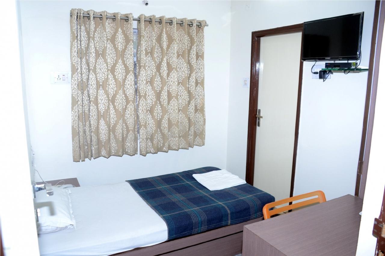 Hostel Kuber *