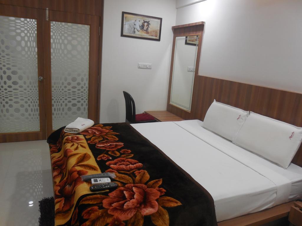 Hotel Jk 101 Asian Inn-nr. Empress Mall 3*