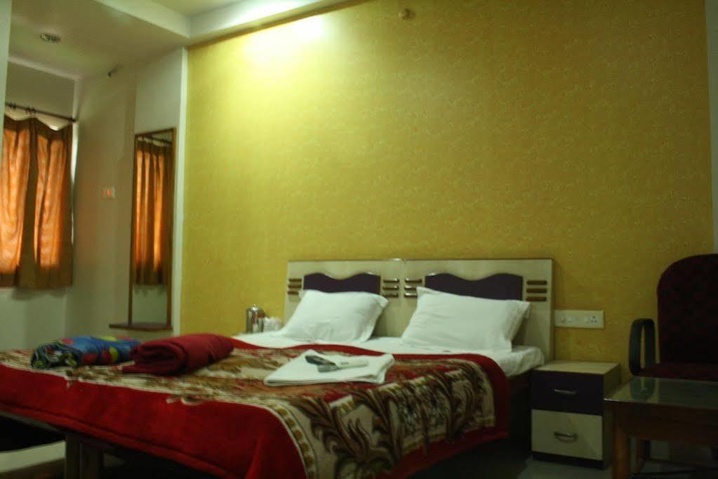 Hotel Shree Gayatri 3*