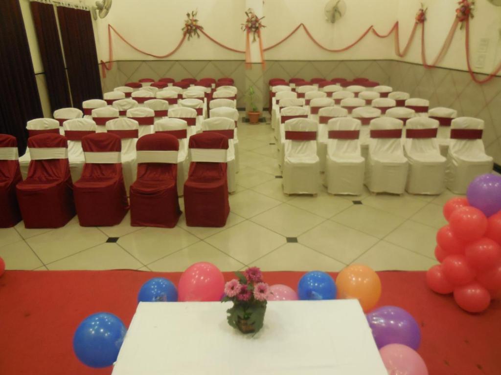 Mansarovar-a Budget Hotel
