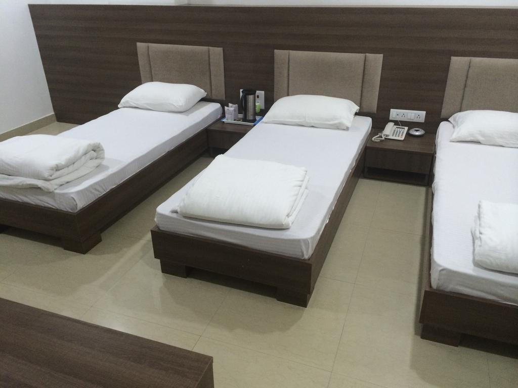 Jk 109 Mayur Hotel 2*