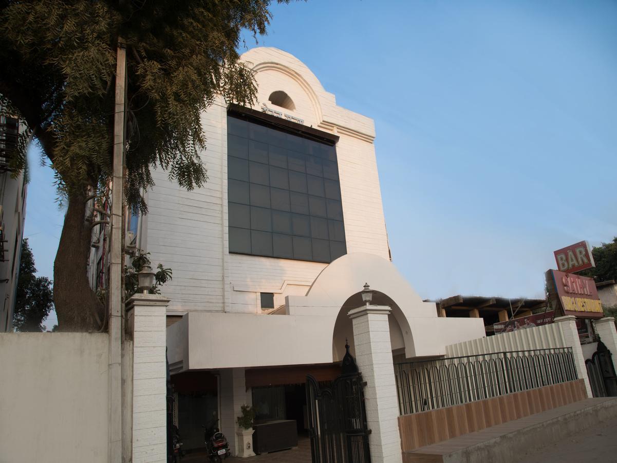 Hotel Oyo 10023 Satya Nagpur