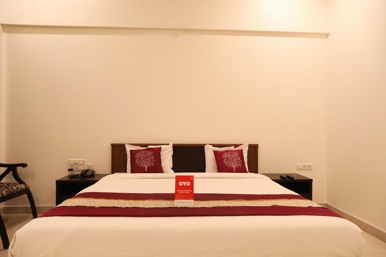 Oyo 11889 White Hall 3* Nagpur