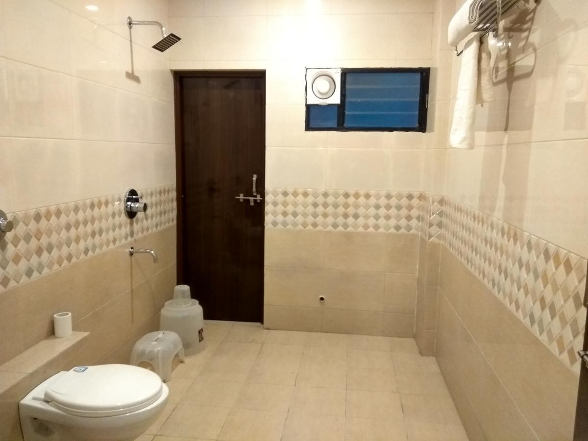 Jk 126 Parashar Legacy - Opp Railway Station Hotel 2*