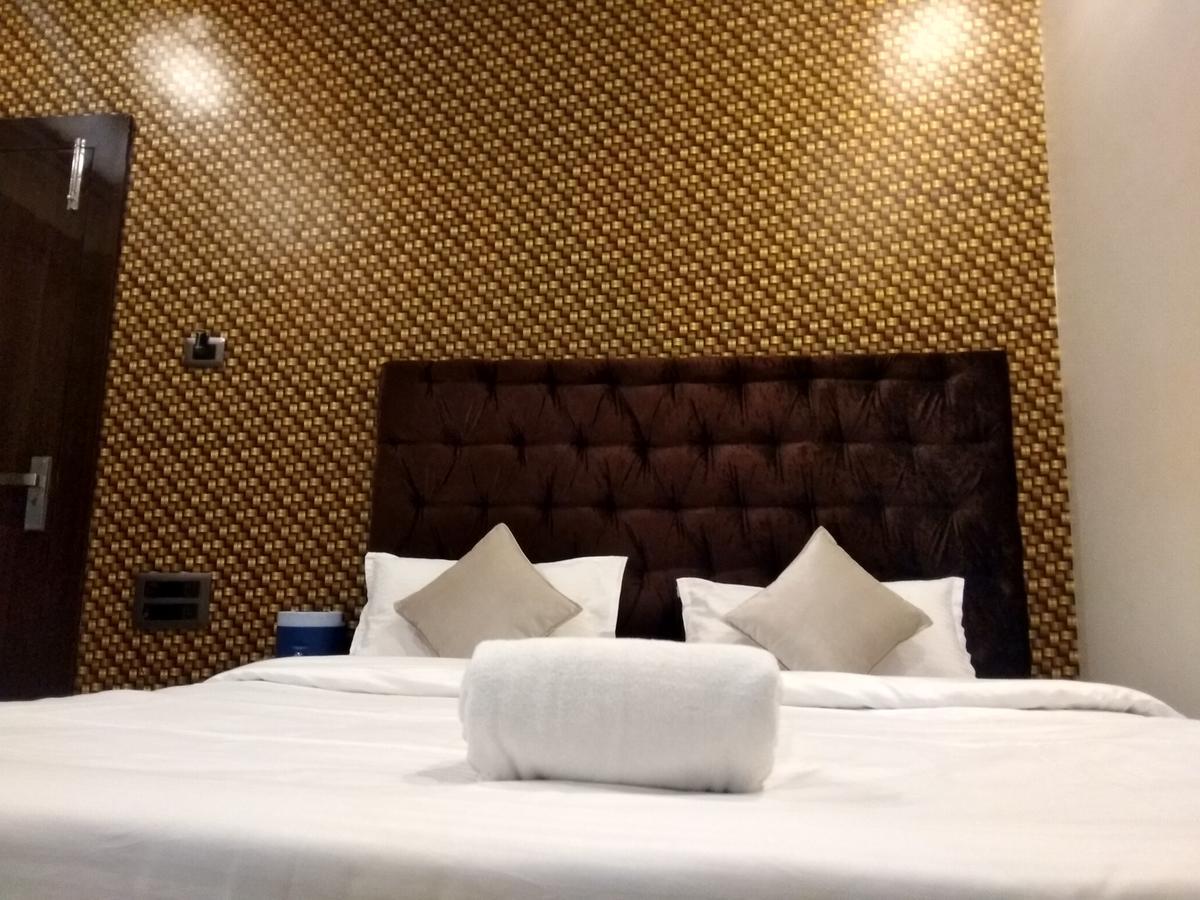 Jk 126 Parashar Legacy - Opp Railway Station 2*