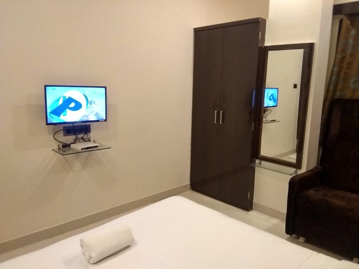 Jk 126 Parashar Legacy - Opp Railway Station Hotel 2*