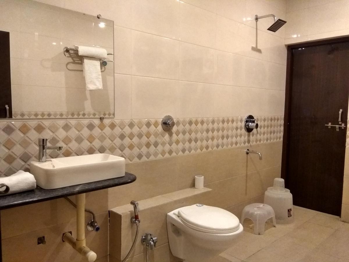 Jk 126 Parashar Legacy - Opp Railway Station Hotel