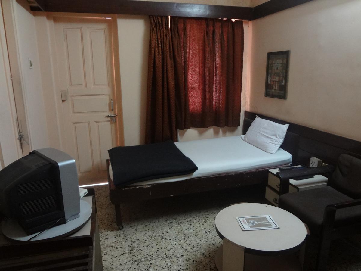 Hotel Grand *