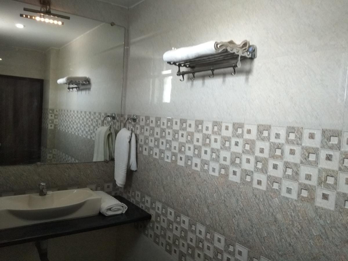 Jk 127 Parashar -opp. Railway Station Hotel 2*