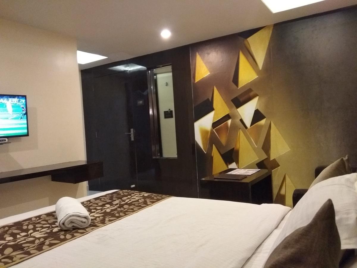 Hotel Jk 127 Parashar -opp. Railway Station