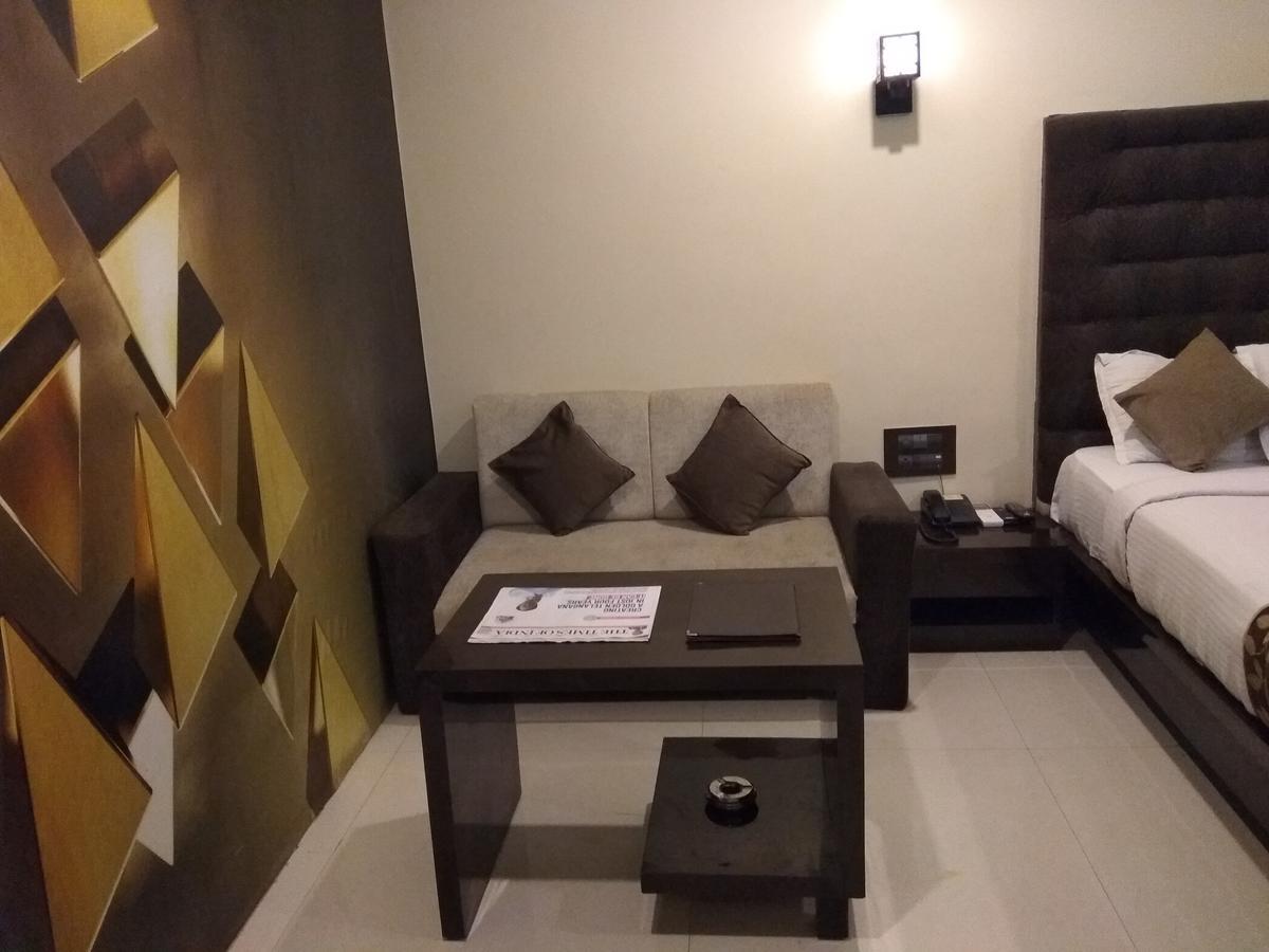 Jk 127 Parashar -opp. Railway Station Hotel 2*
