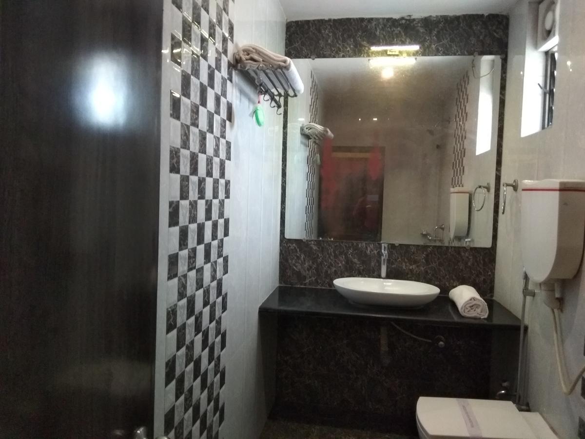 Jk 127 Parashar -opp. Railway Station Hotel 2*