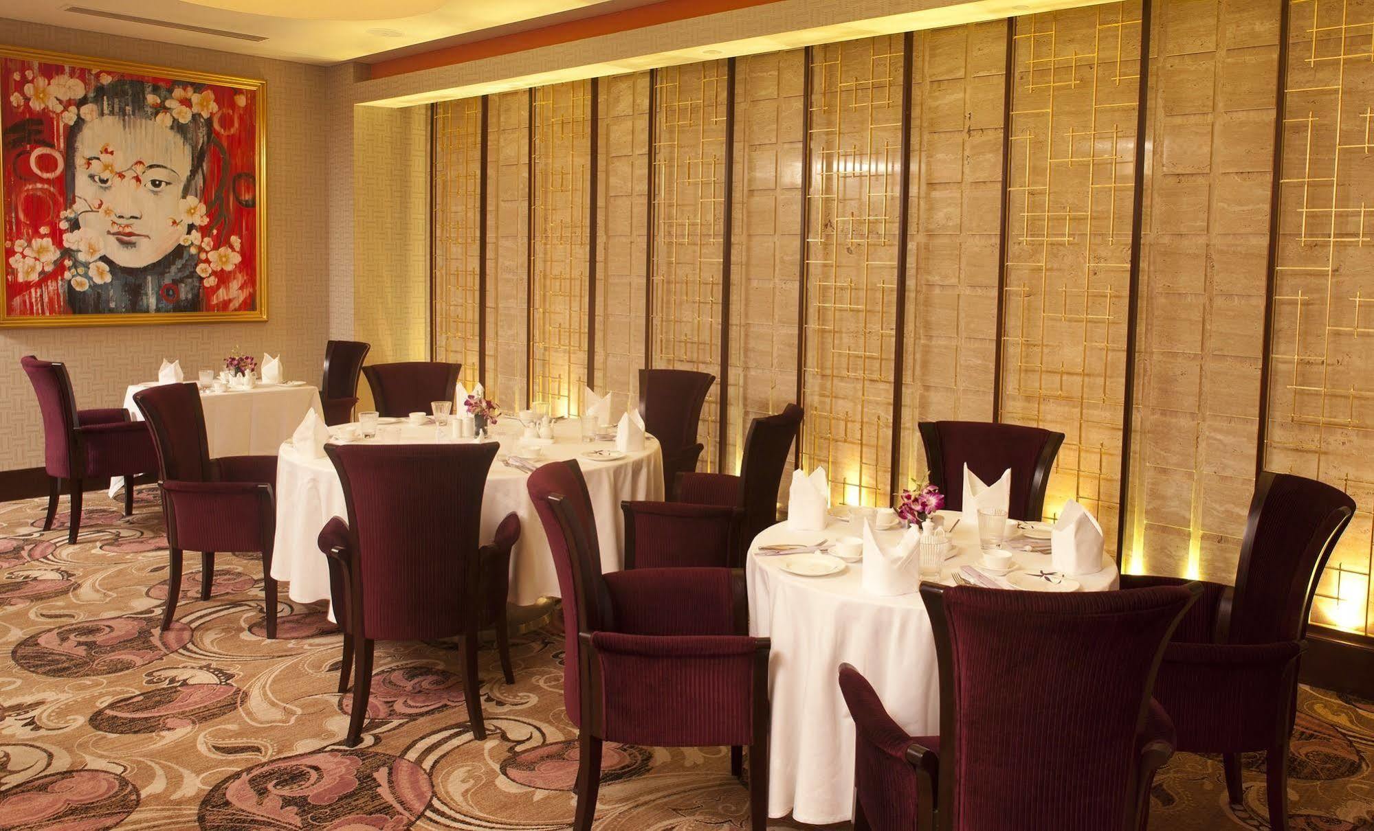 Radisson Blu Hotel, Hotel