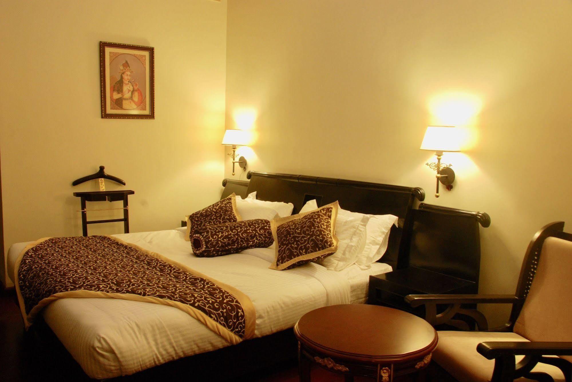 The Ashok 3*