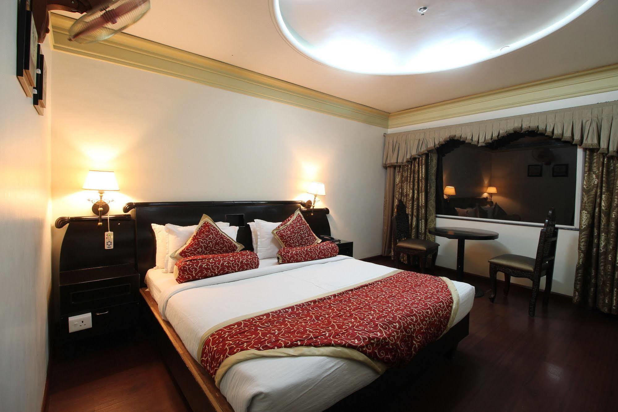 Hotel The Ashok 3*