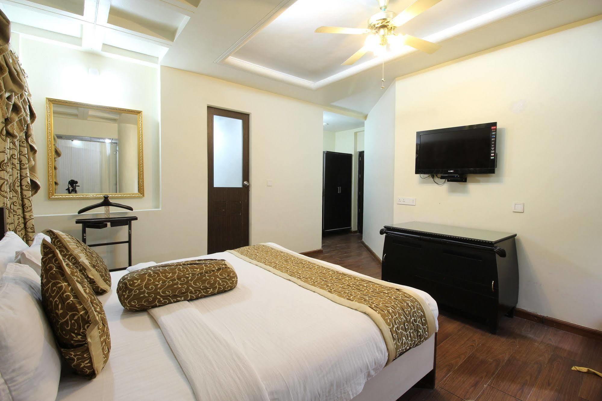 Hotel The Ashok 3*