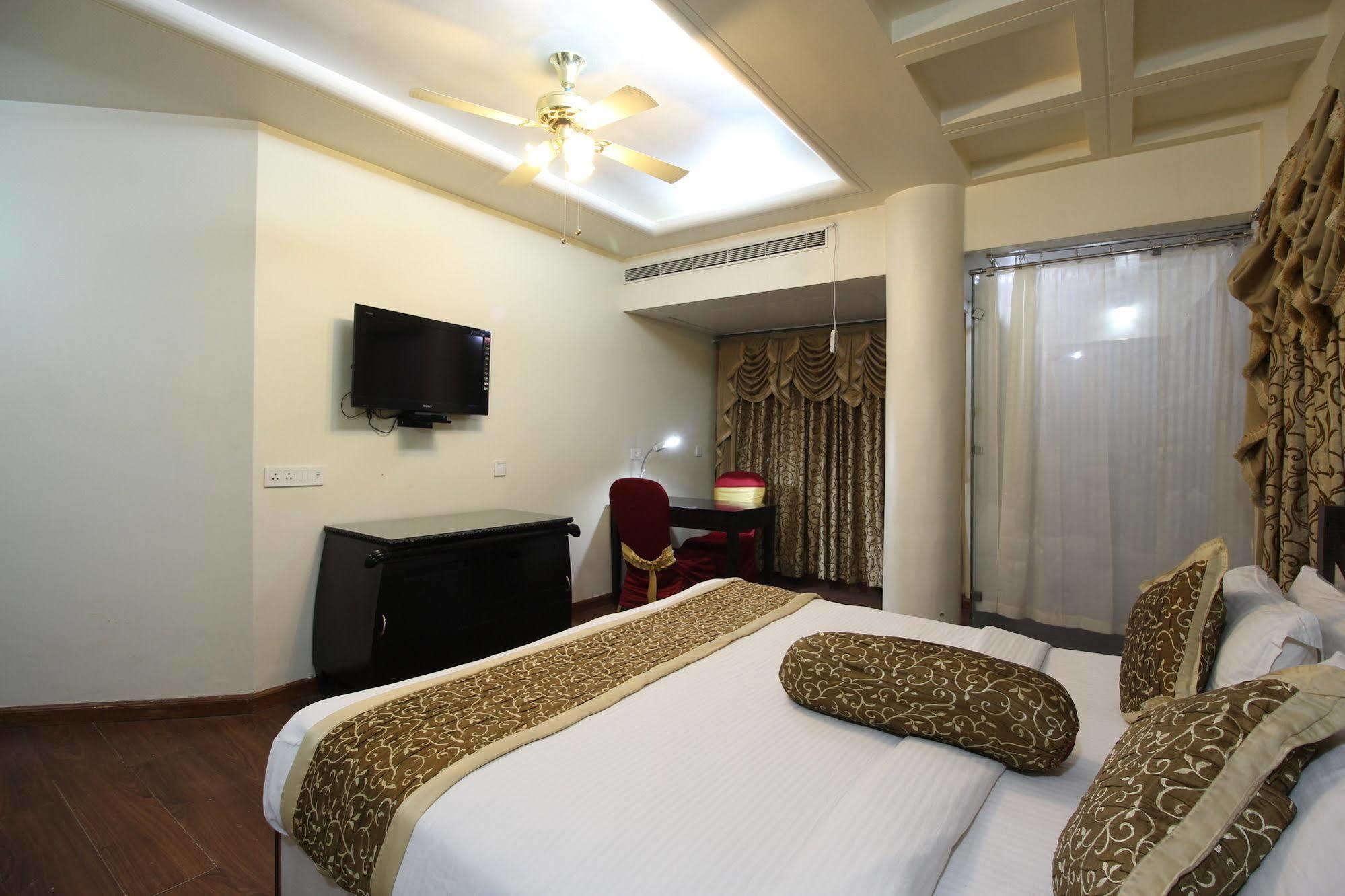 The Ashok Hotel 3*