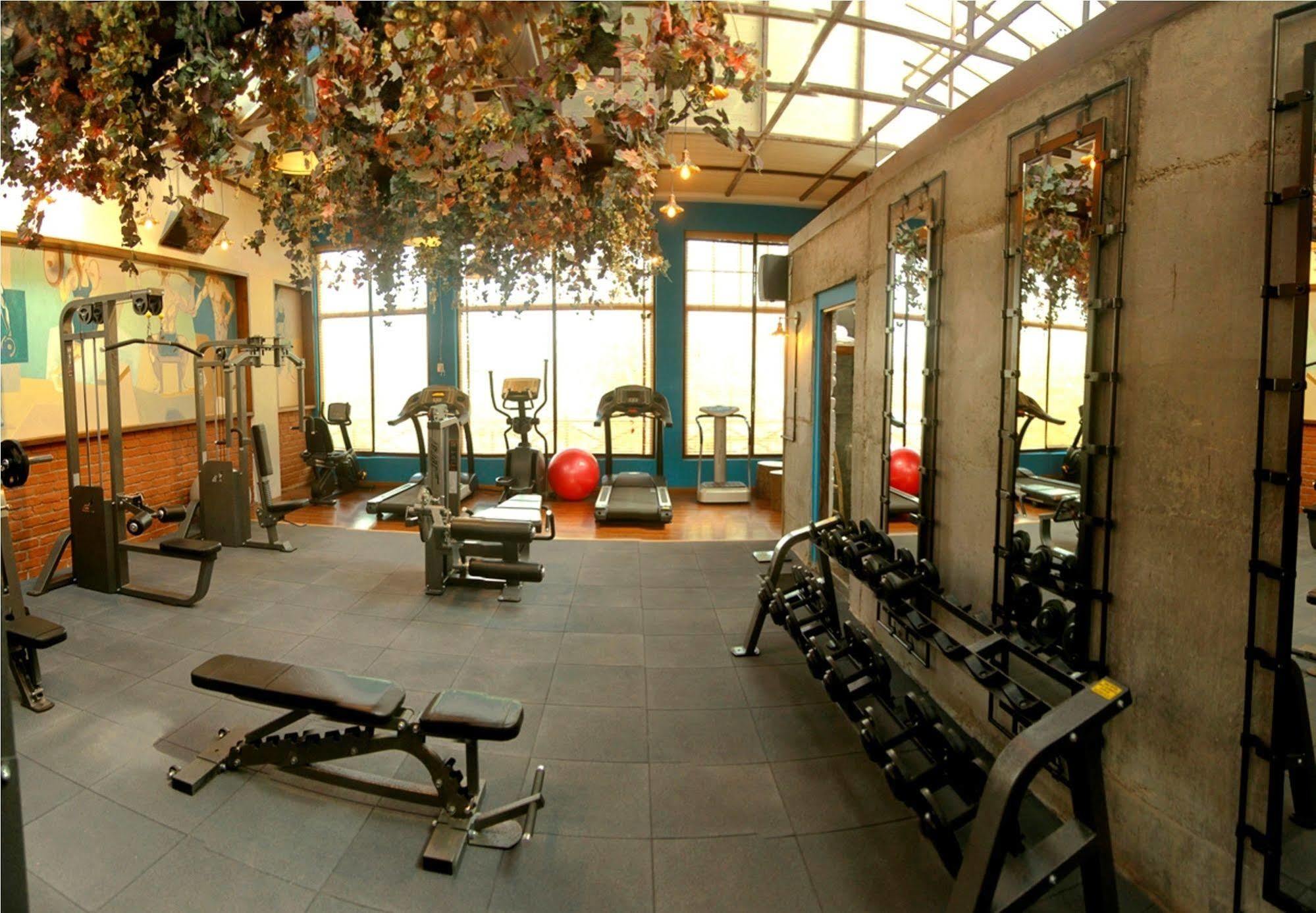 Centre Point Hotel 5*