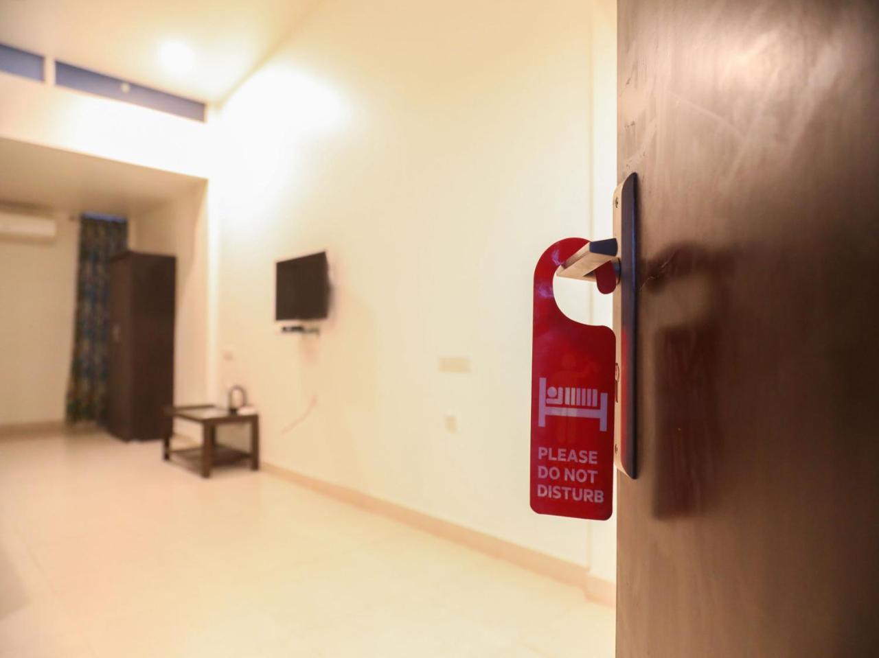 Oyo 11889 White Hall Hotel Nagpur