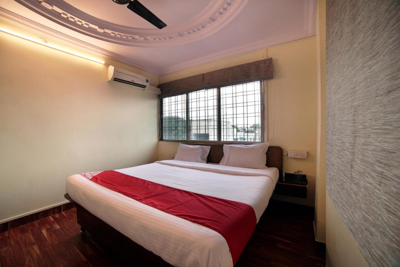 Oyo 15211 Midas 3* Nagpur