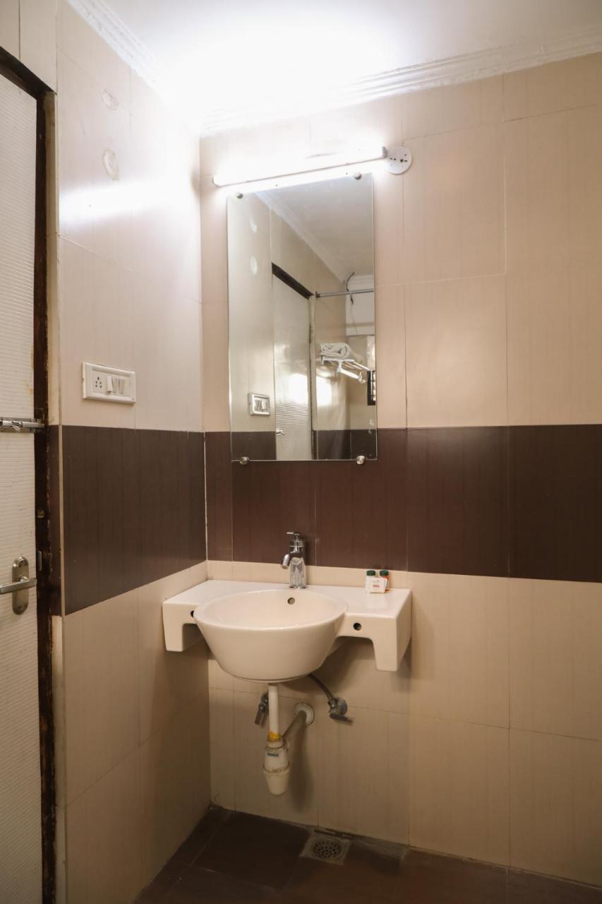 Hotel Oyo Flagship 14469 Darshan Tower Gitanjali