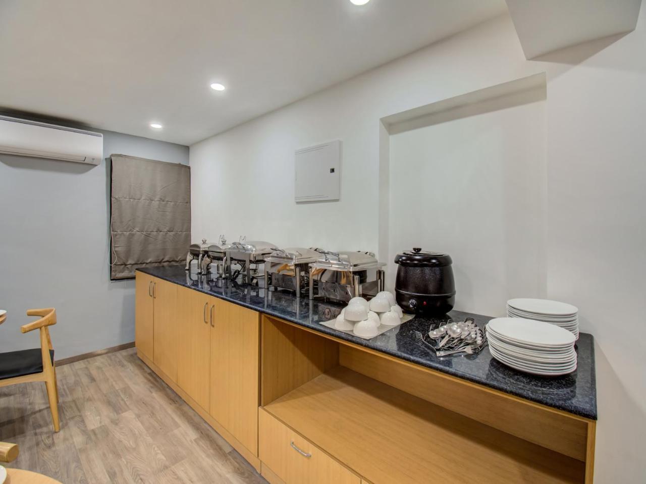 Oyo Townhouse 66 Station Ca Road 3*