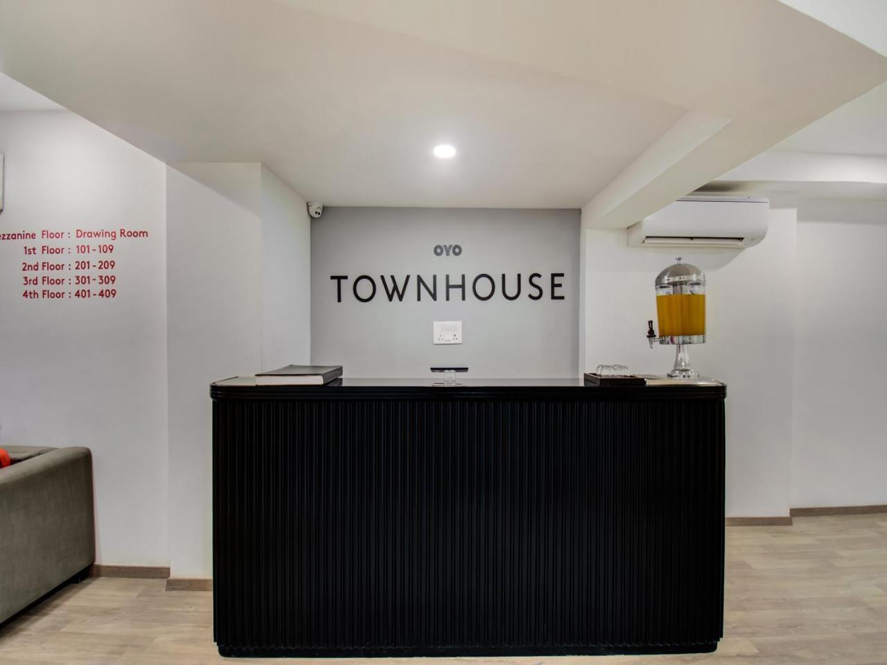 Oyo Townhouse 66 Station Ca Road Hotel 3*