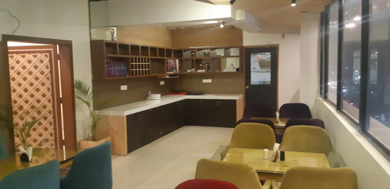 Jk 140 Coral Hotel Nagpur