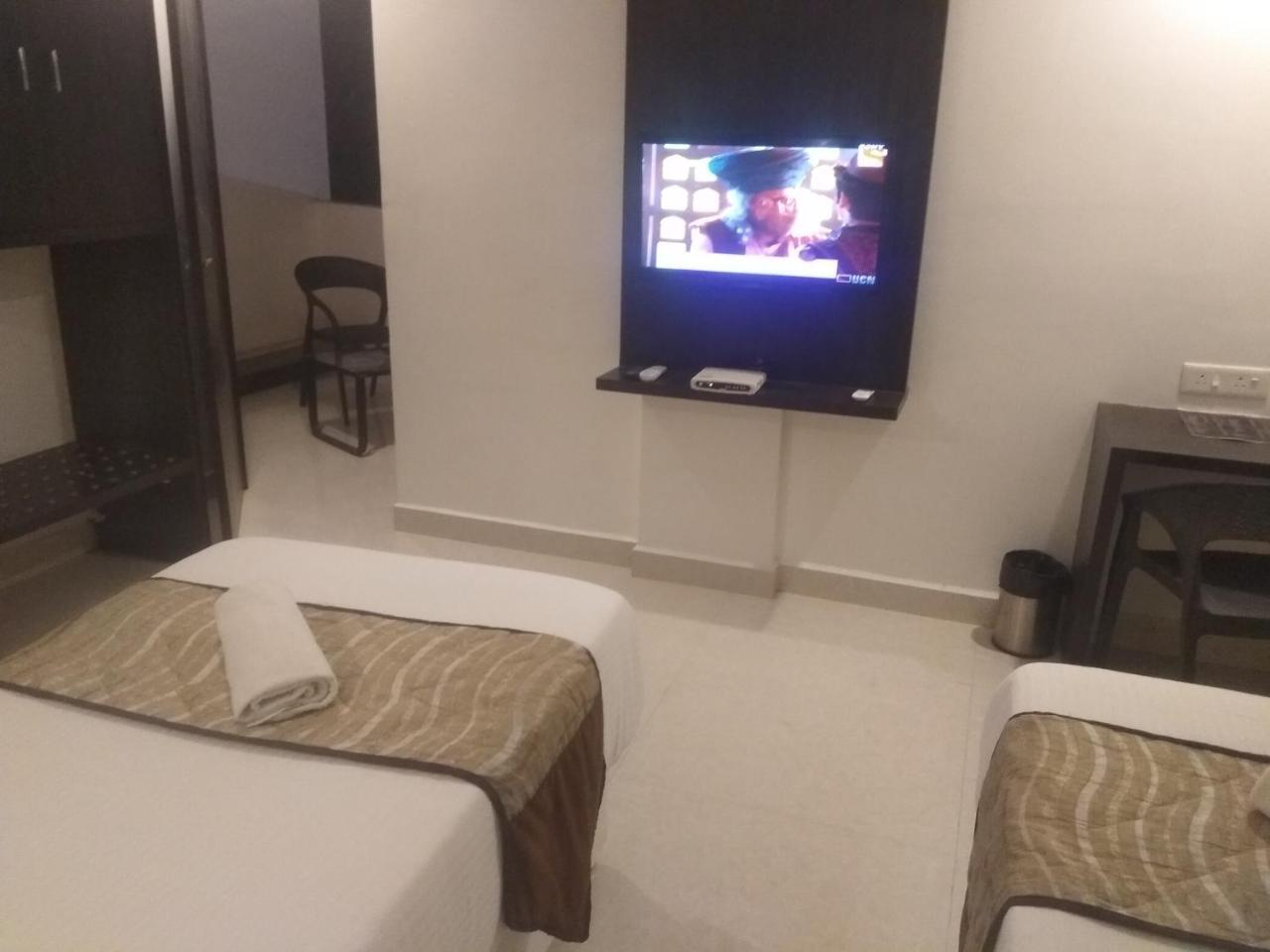 Jk 140 Coral Hotel Nagpur