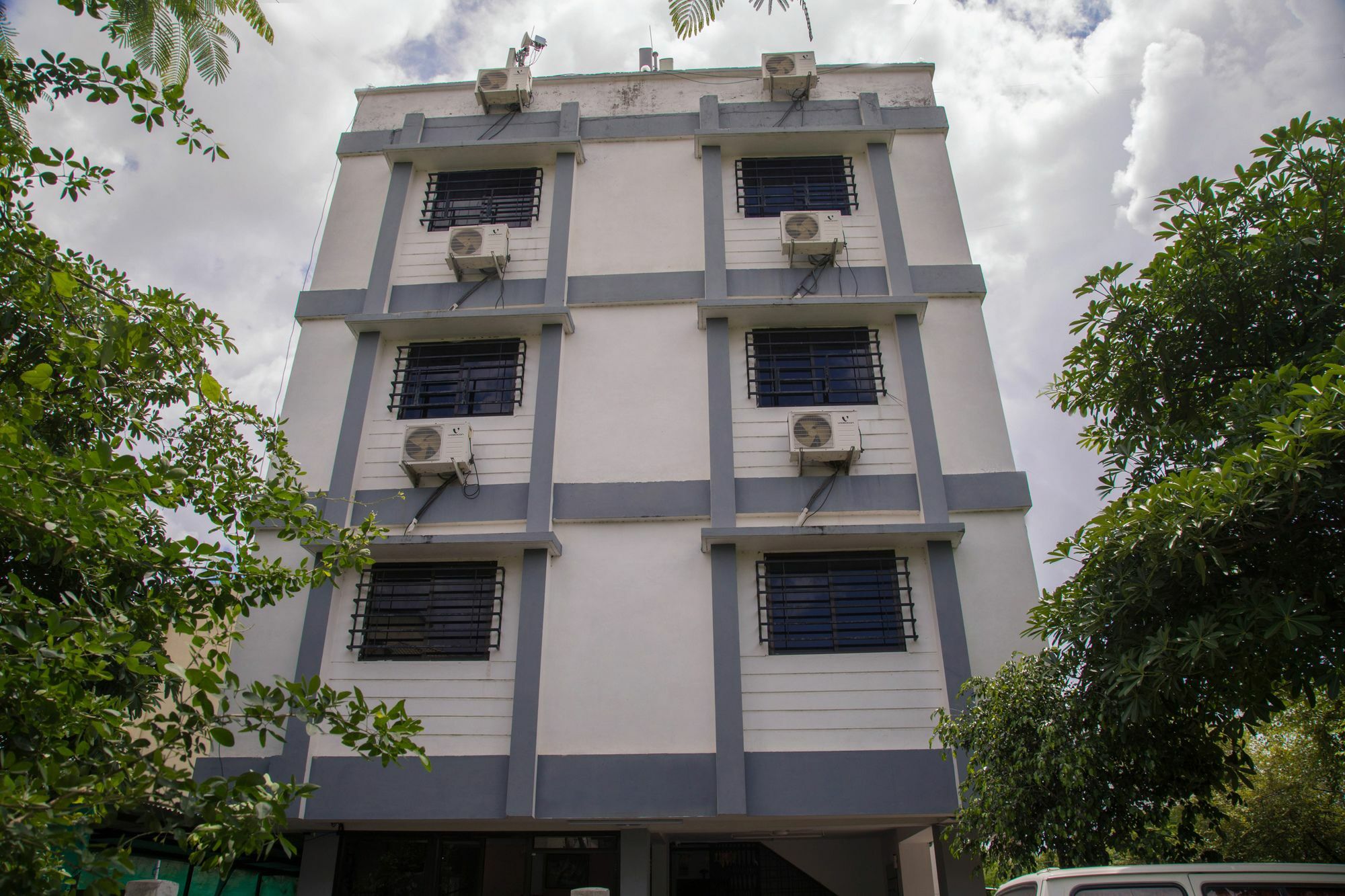 Oyo 9397 Near Wardha Road Hotel
