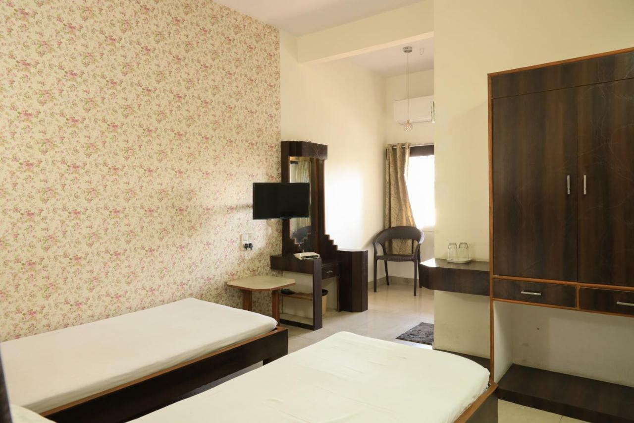 Spot On 39820 Shree Vaibhav Saver Hotel