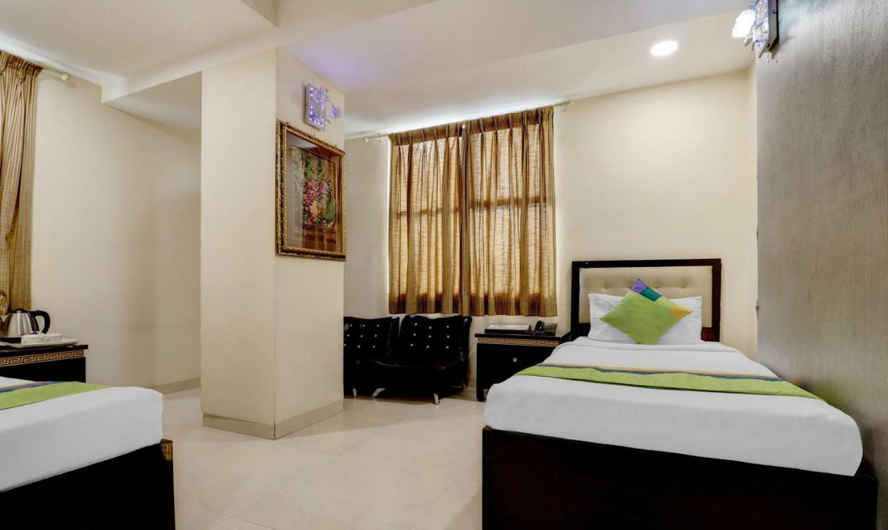 Treebo Trend Orient Grand 3*
