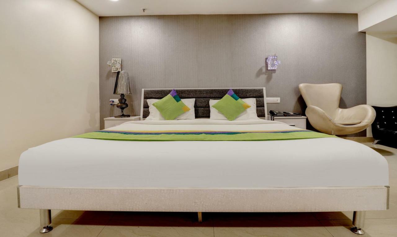 Treebo Trend Orient Grand 3*