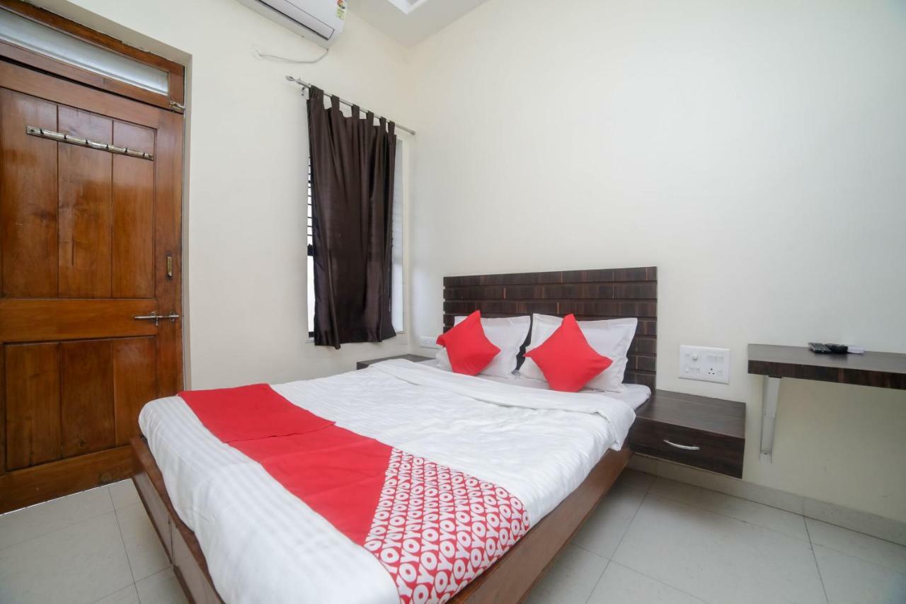 Oyo 46697 Gopi 3*