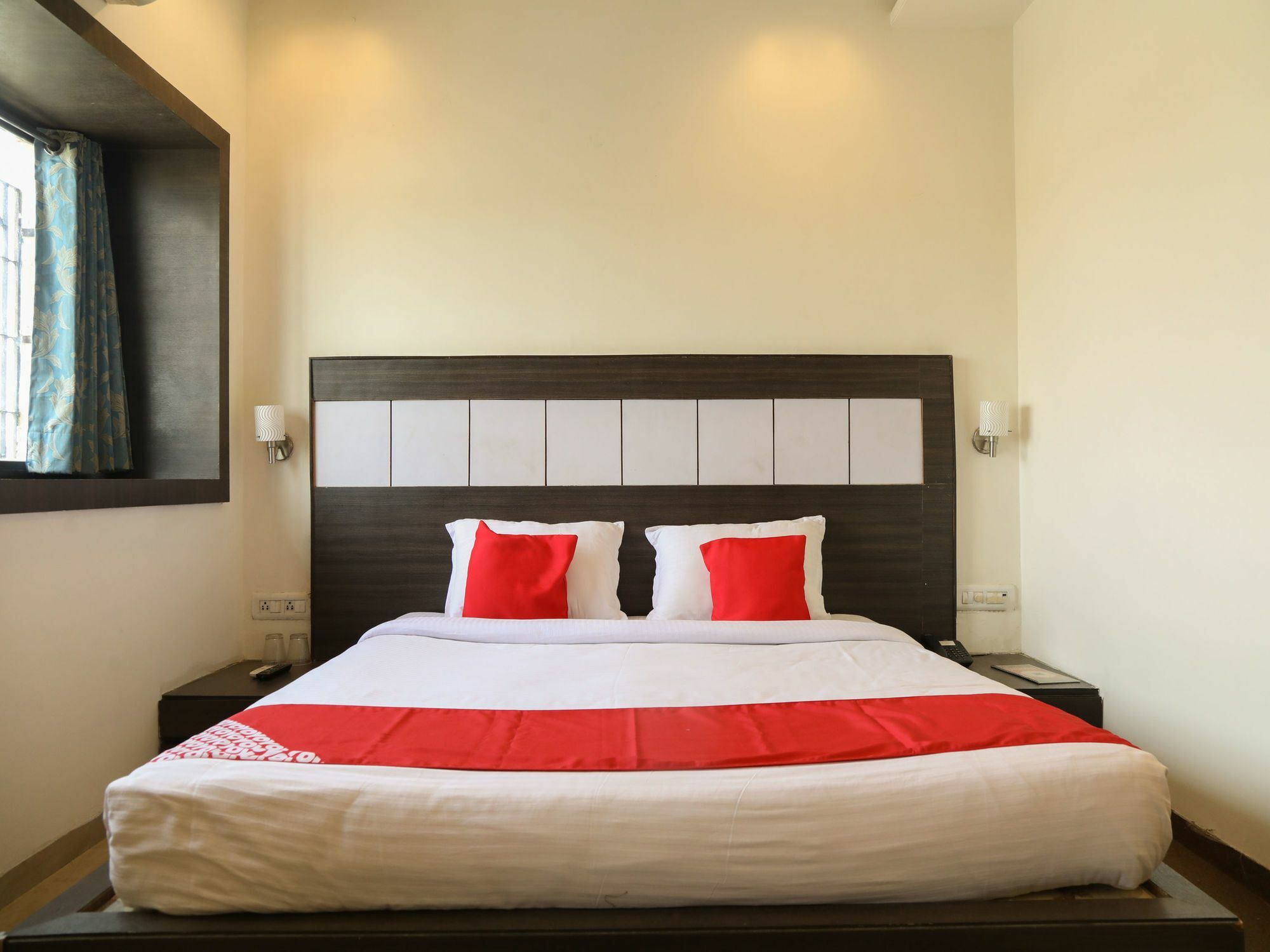 Oyo 890 Seven Hotel
