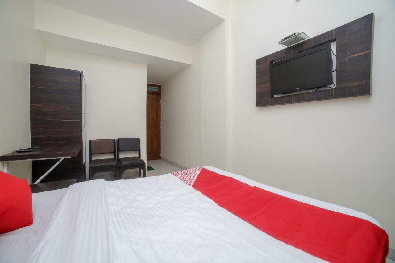 Hotel Oyo 46697 Gopi 3*