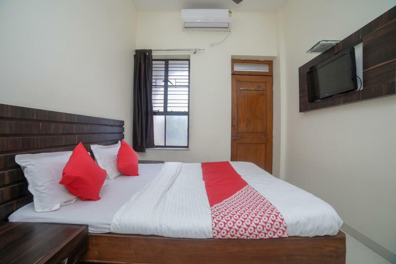 Hotel Oyo 46697 Gopi Nagpur