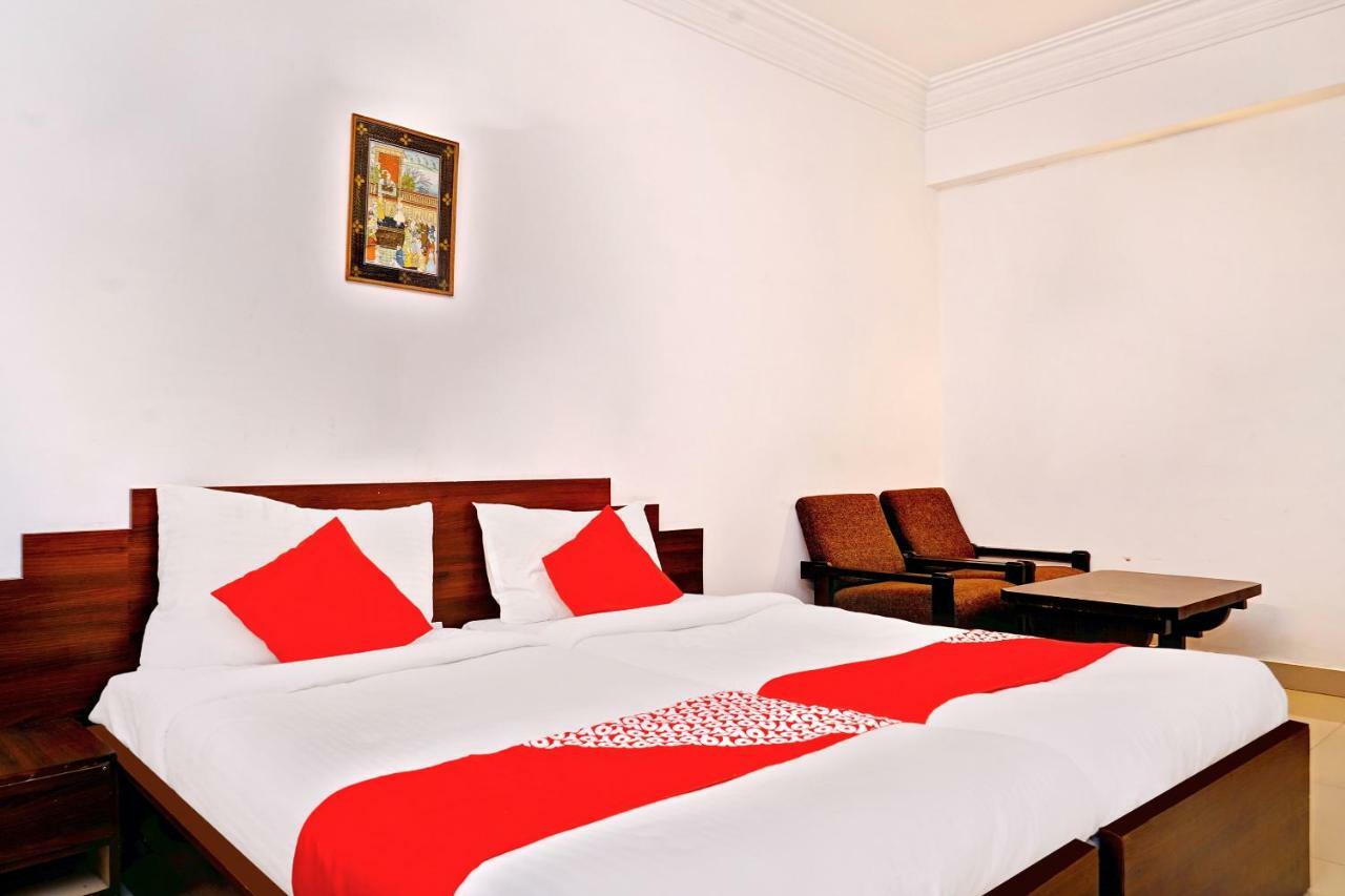 Hotel Oyo Flagship 14469 Darshan Tower Gitanjali