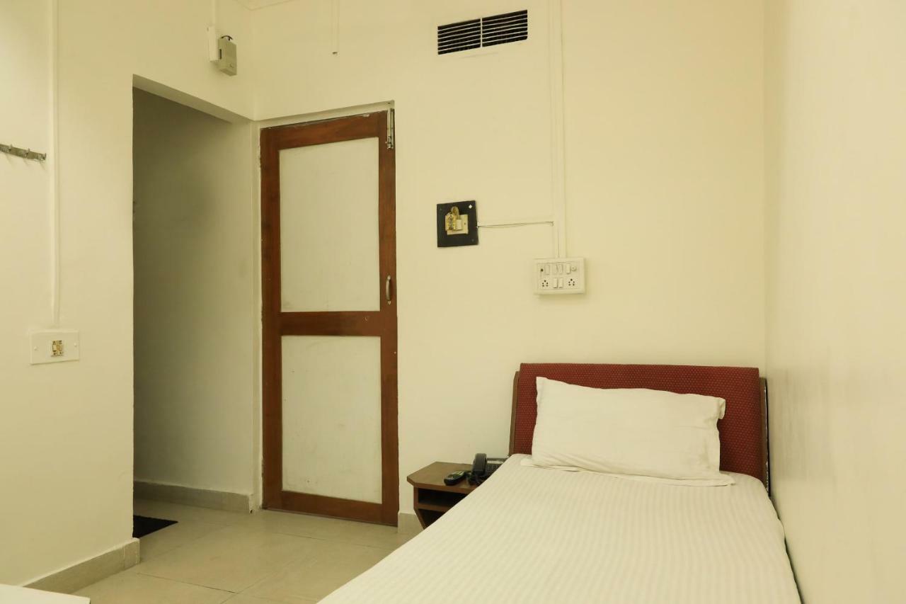 Spot On 39820 Shree Vaibhav Saver Hotel