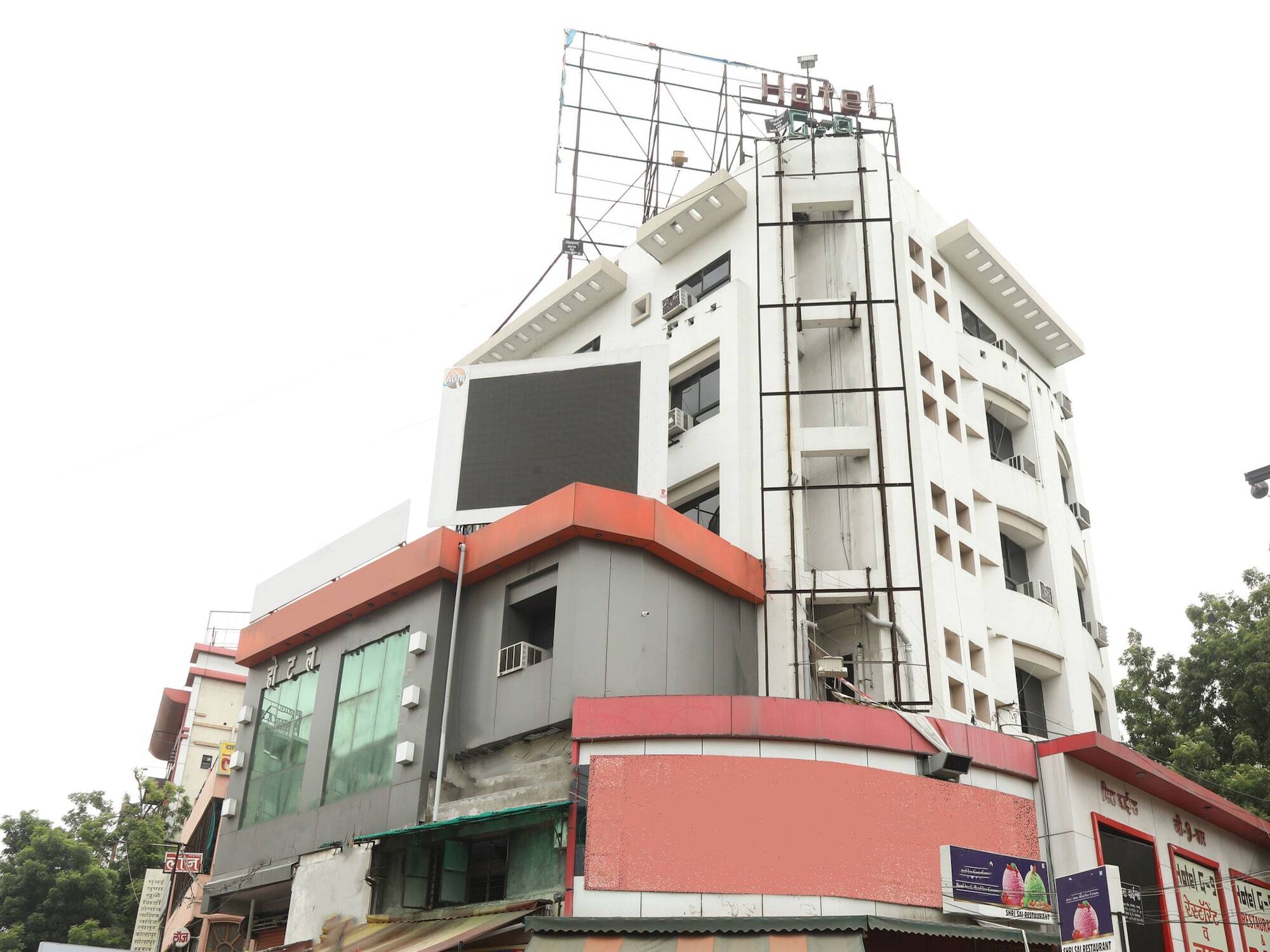 Oyo 15542 Shivala Hotel 3*