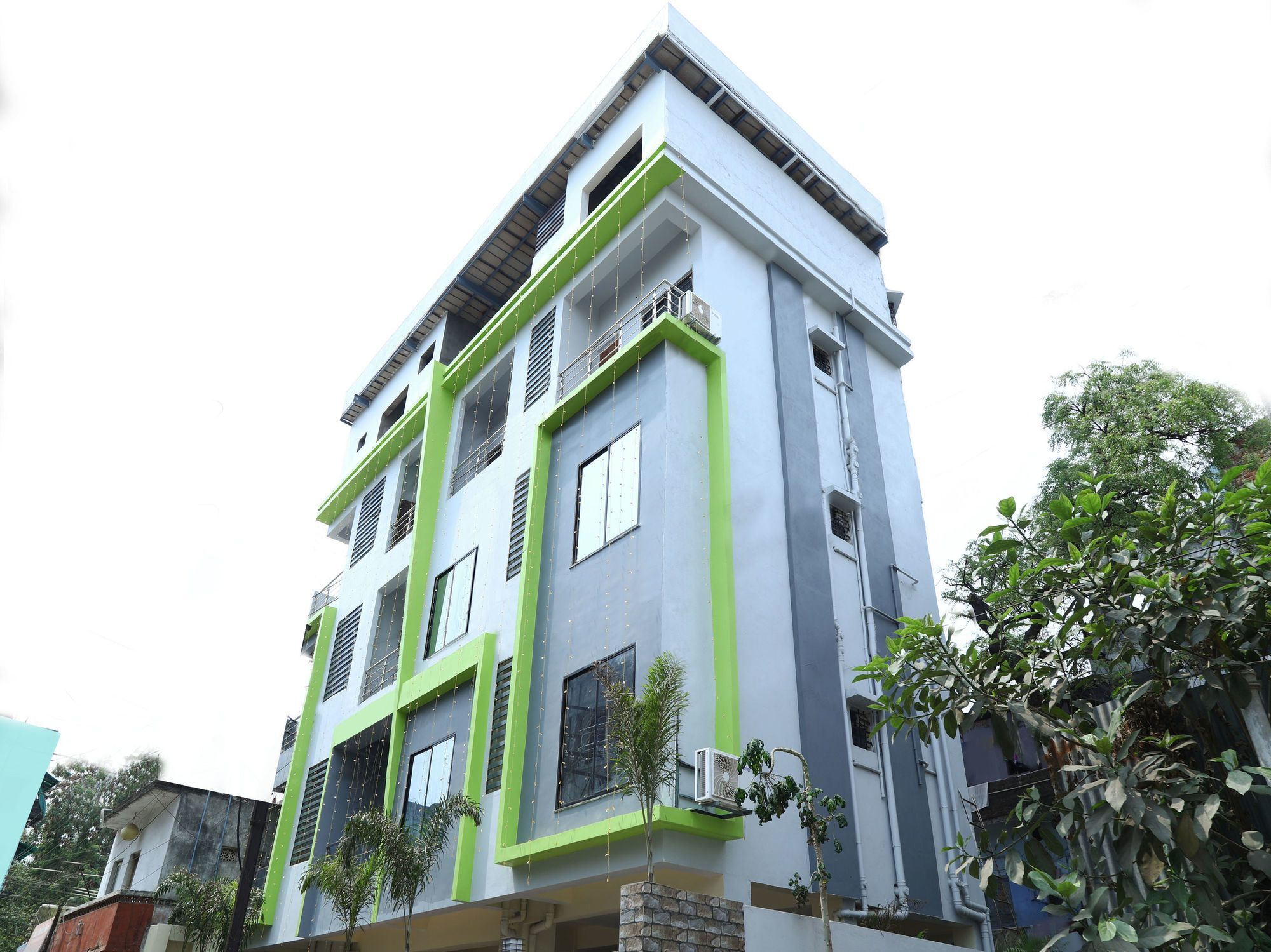 Oyo 10781 Parashar Legacy 2* Nagpur