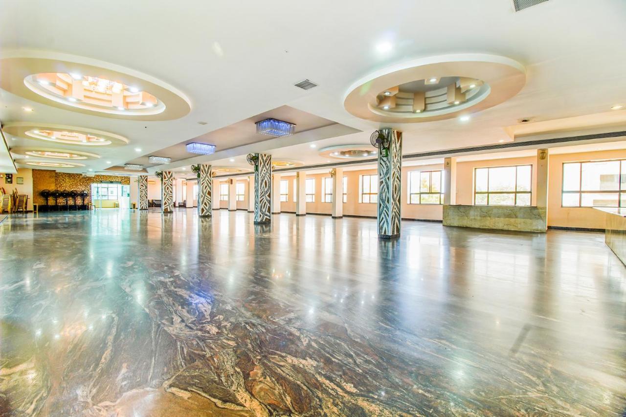Hotel Fabexpress Orient Palace 3*