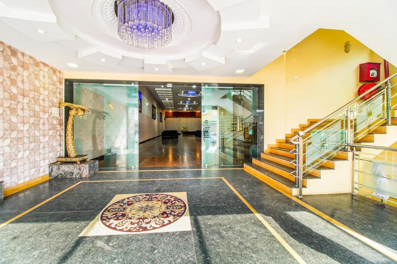 Fabexpress Orient Palace Hotel