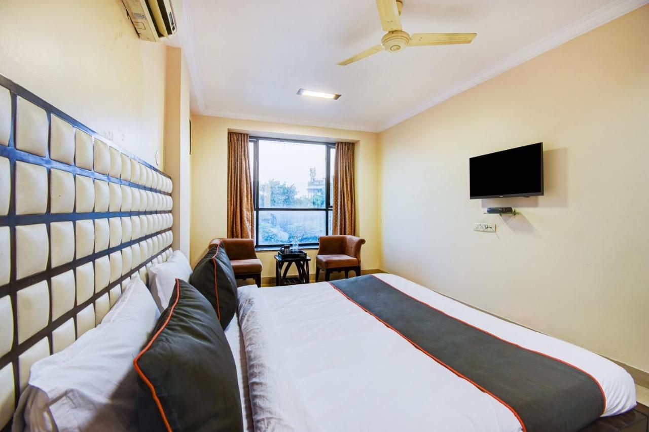 Collection O 50229 Orient Sadar Bazar Road Hotel